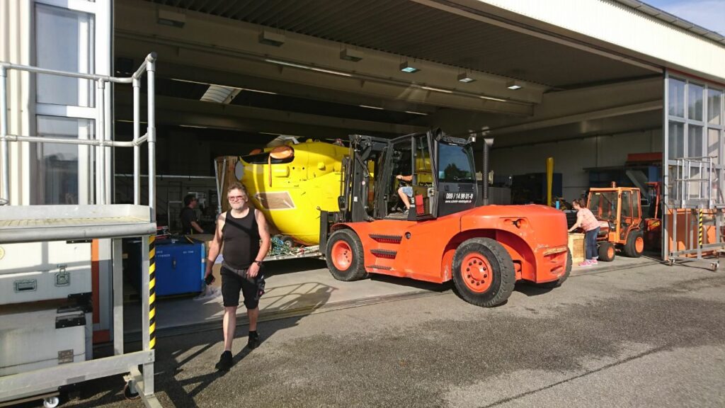 Gabelstapler, Arbeitsbühne, Treppensteiger, Sackkarre, Service München Linde, Manitou, Zonzini News, Blog Post Verladung Helikopter 02