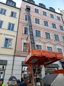 Gabelstapler, Arbeitsbühne, Treppensteiger, Sackkarre, Service München Linde, Manitou, Zonzini News, blick von unten
